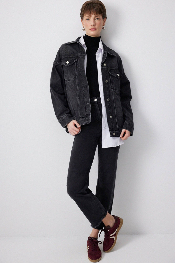 Classic Oversized Denim Jacket with Buttoned Pocket