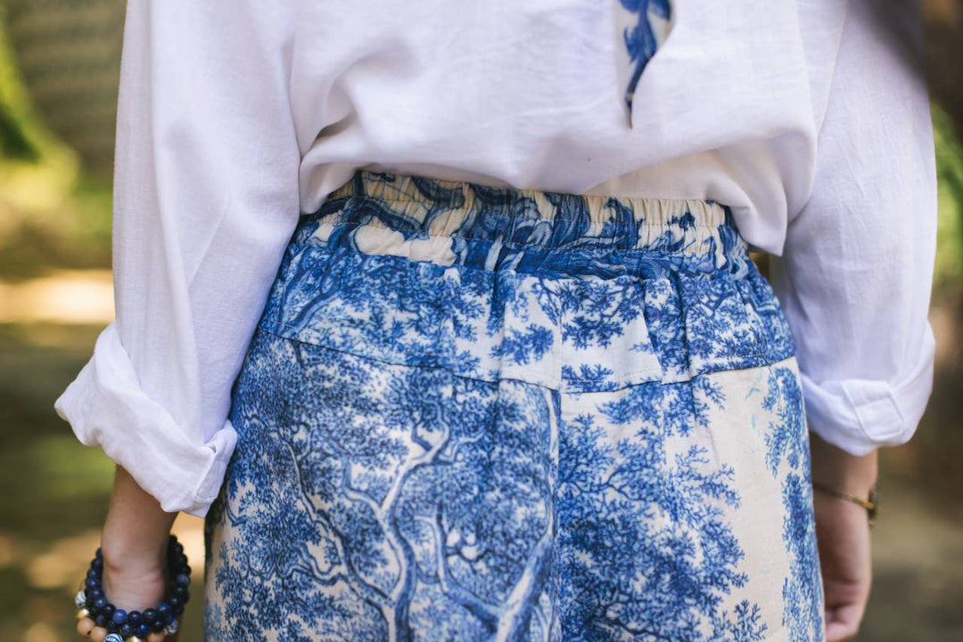 Let The Light In Linen Cropped Artist Pant Blue Delft Print