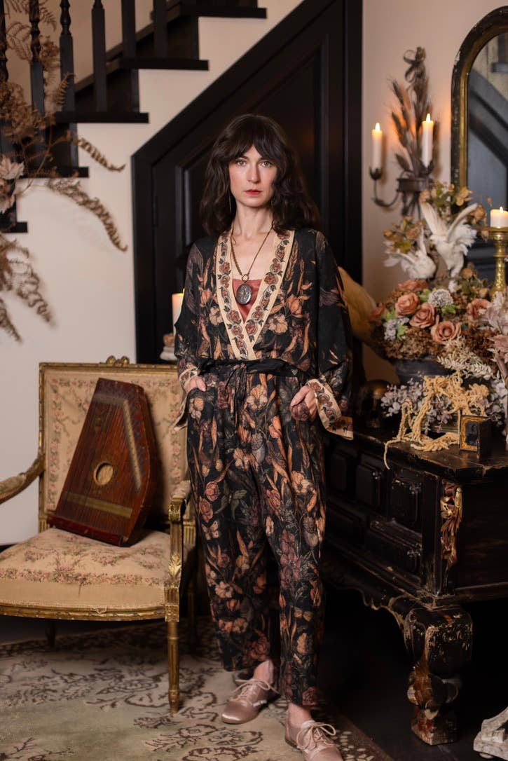 Momento Linen Crop Artist Pant w/ Floral Print & Skull