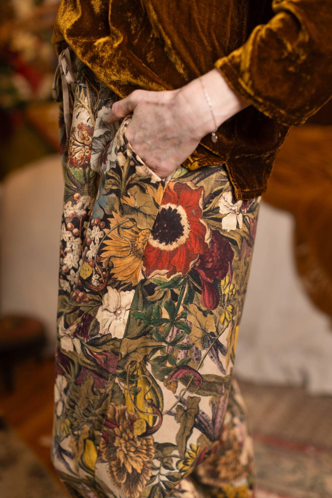 Golden Hour Linen Cropped Artist Pant w/ Floral Print