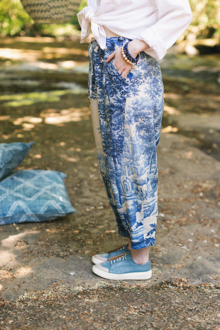 Let The Light In Linen Cropped Artist Pant Blue Delft Print
