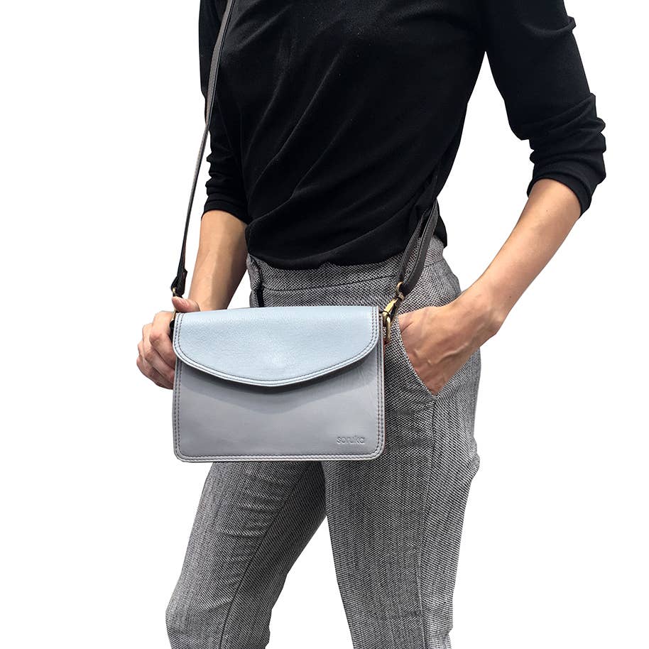 Beth Plain · Crossbody Bag