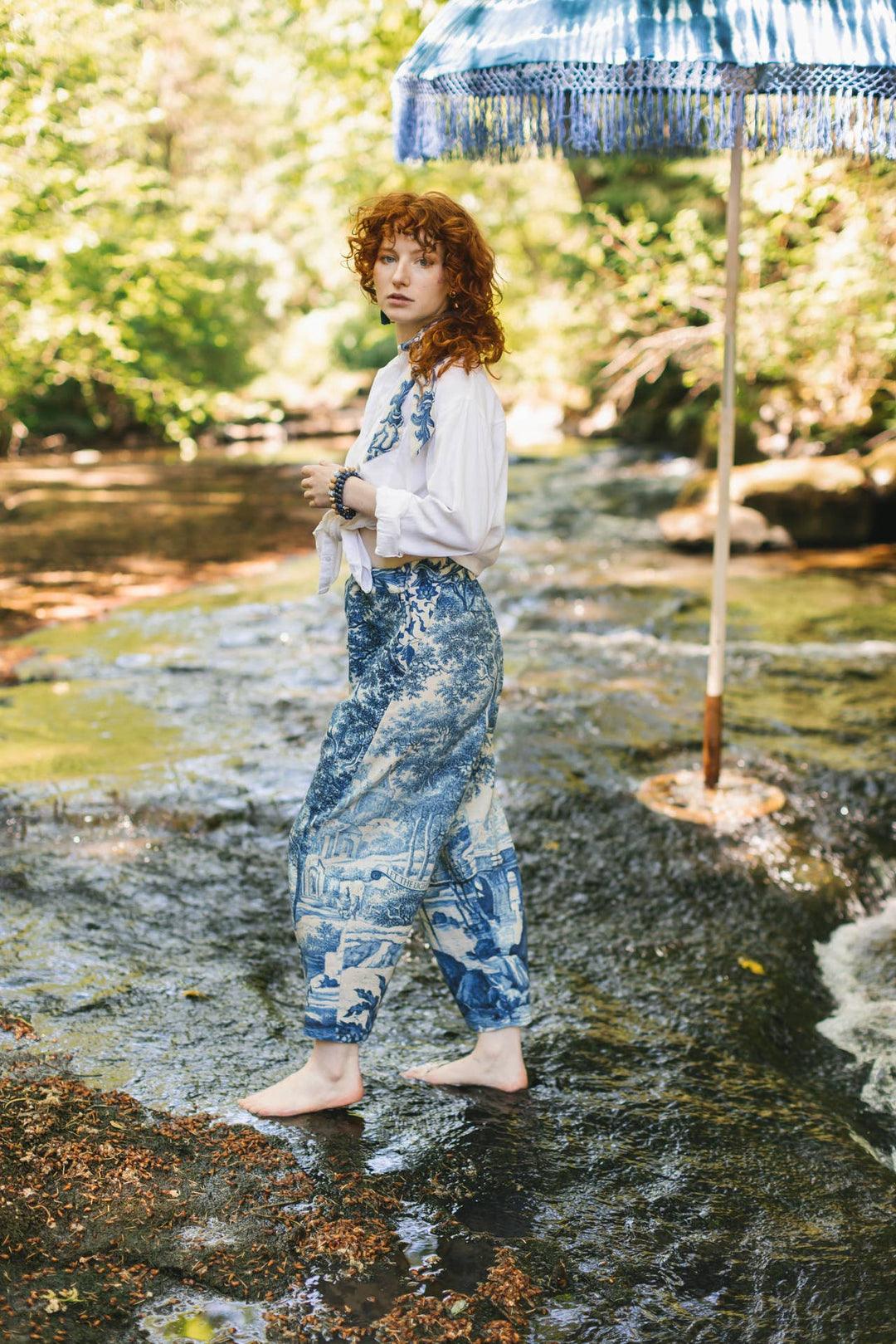 Let The Light In Linen Cropped Artist Pant Blue Delft Print