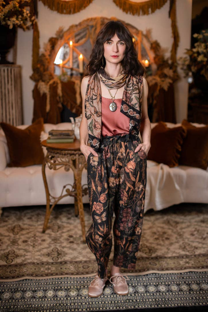 Momento Linen Crop Artist Pant w/ Floral Print & Skull