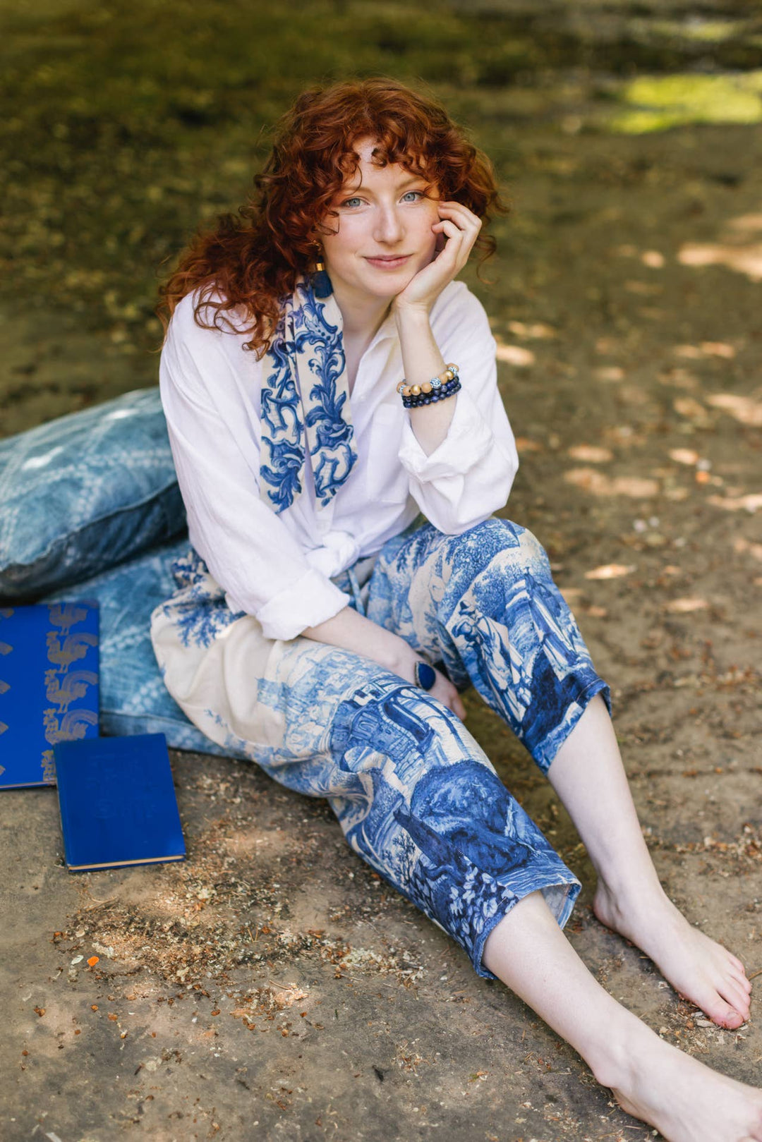 Let The Light In Linen Cropped Artist Pant Blue Delft Print