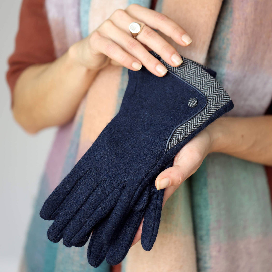 Merino Wool Gloves With Herringbone Cuff