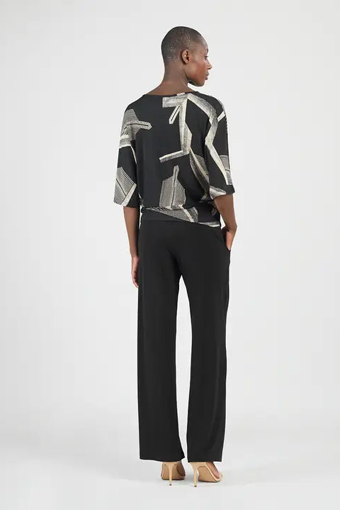 Linear Geo Print Soft Knit Top with Banded Hem