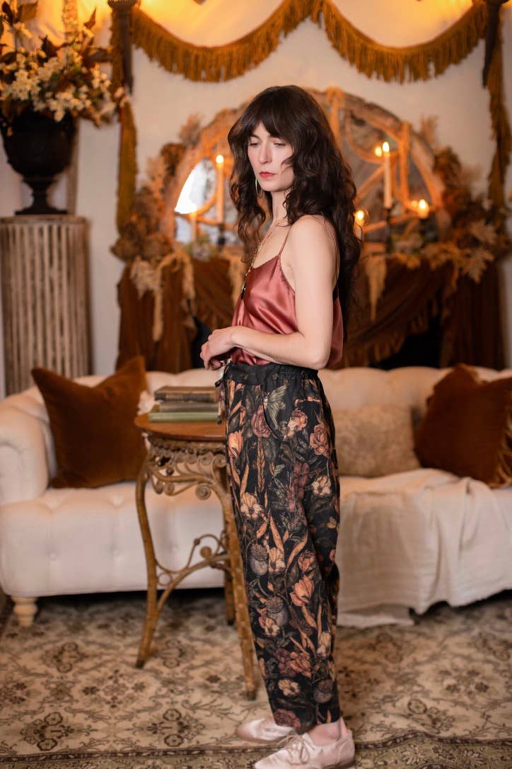 Momento Linen Crop Artist Pant w/ Floral Print & Skull