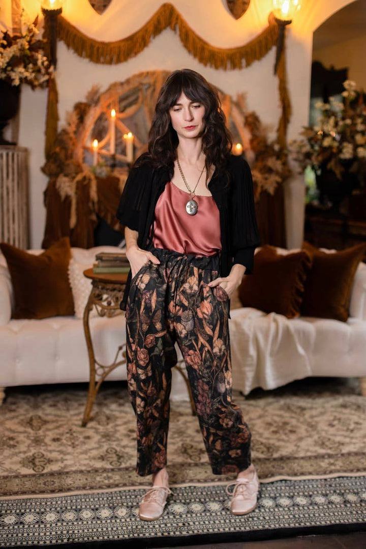 Momento Linen Crop Artist Pant w/ Floral Print & Skull