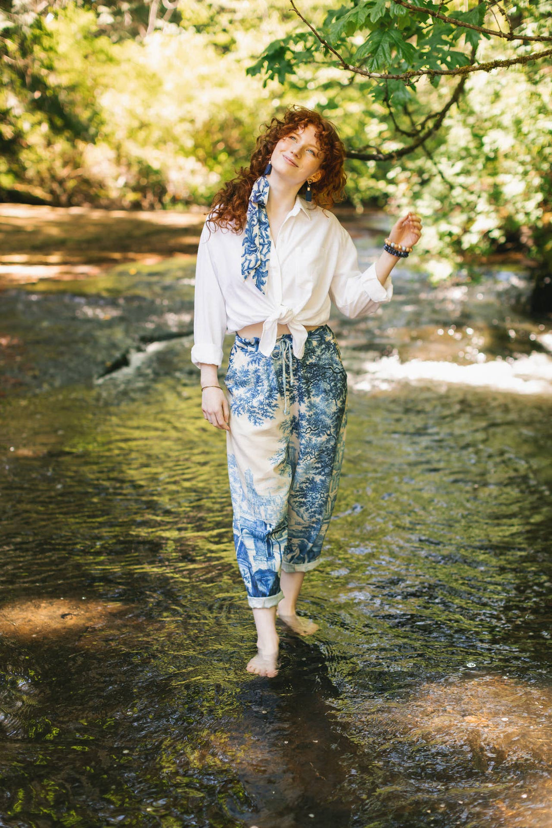 Let The Light In Linen Cropped Artist Pant Blue Delft Print
