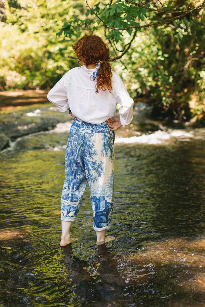 Let The Light In Linen Cropped Artist Pant Blue Delft Print