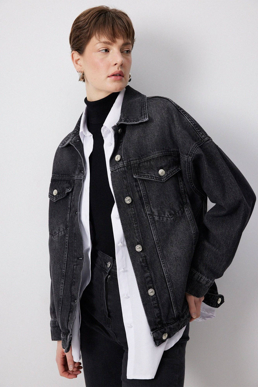 Classic Oversized Denim Jacket with Buttoned Pocket