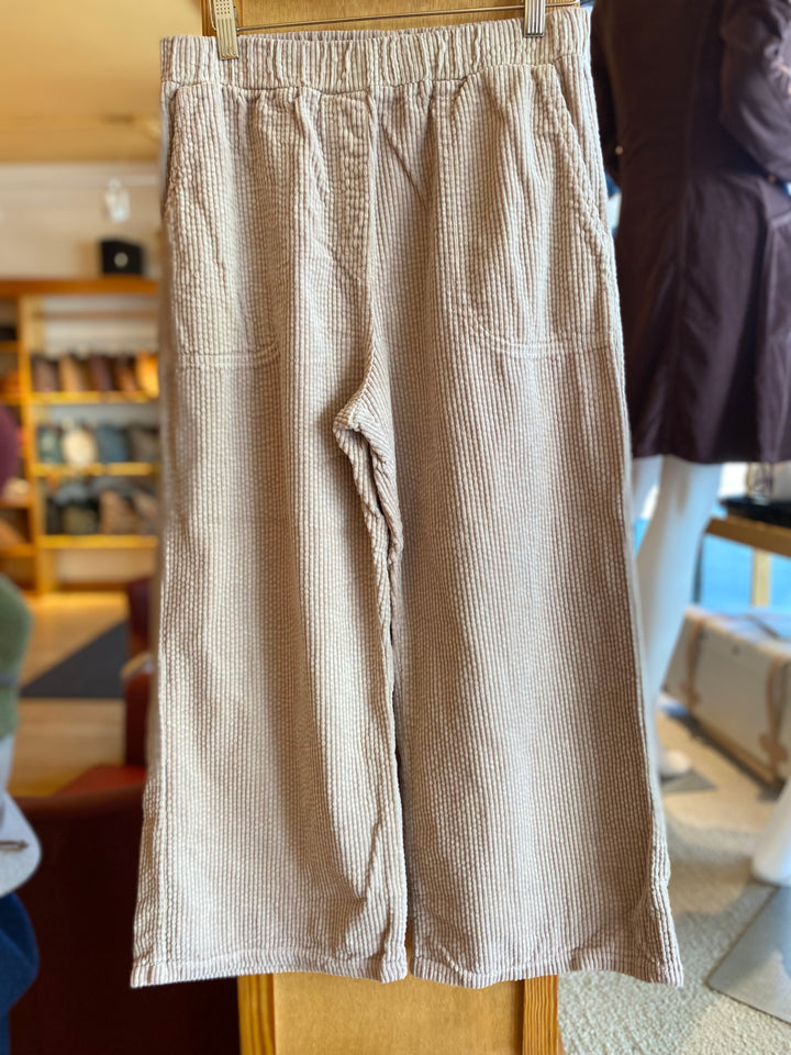 Wide Whale Easy Crop Pant