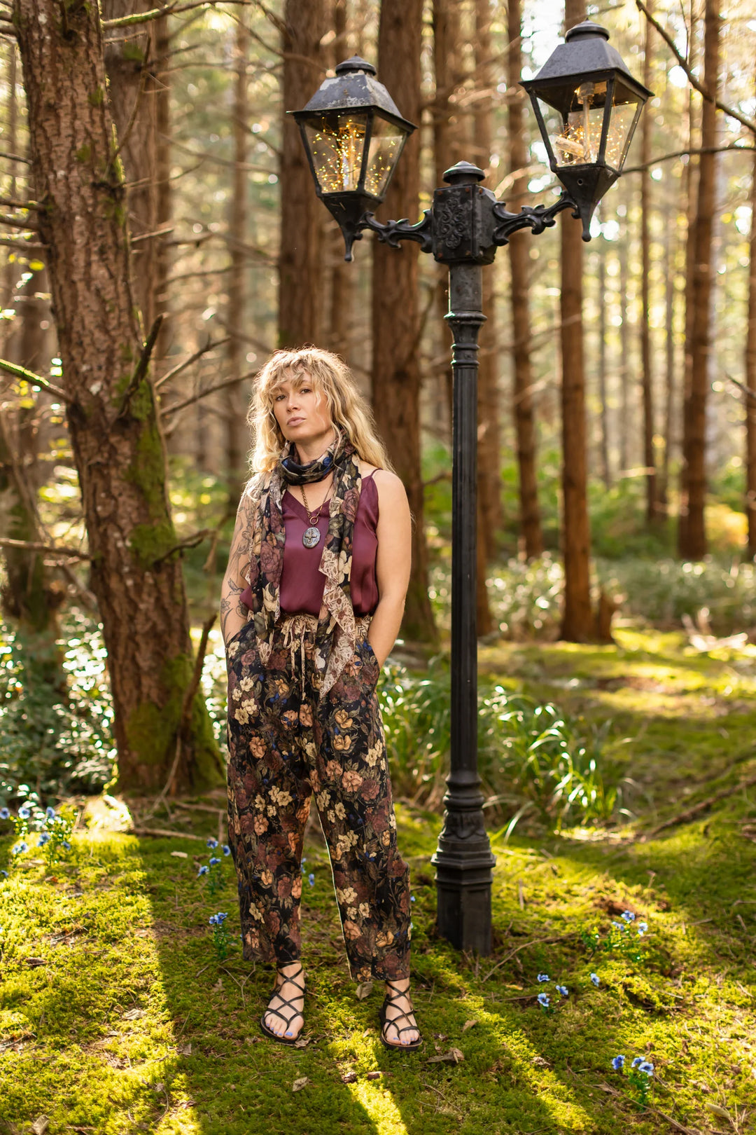 Lionheart Linen Crop Artist Pant w/ florals & Narnia print