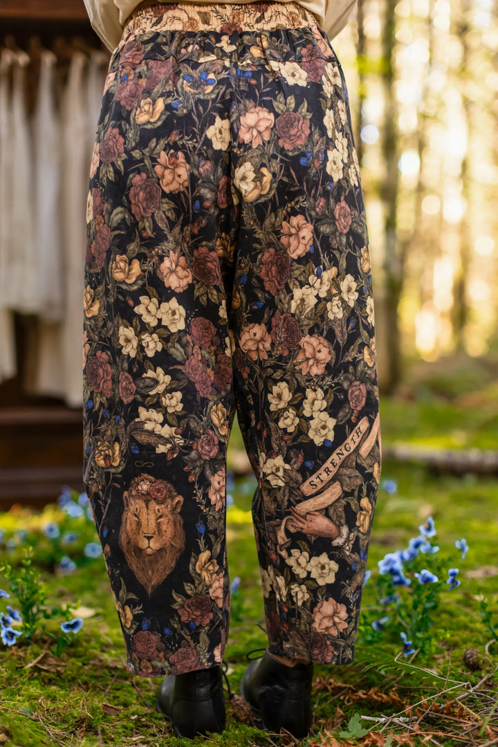 Lionheart Linen Crop Artist Pant w/ florals & Narnia print