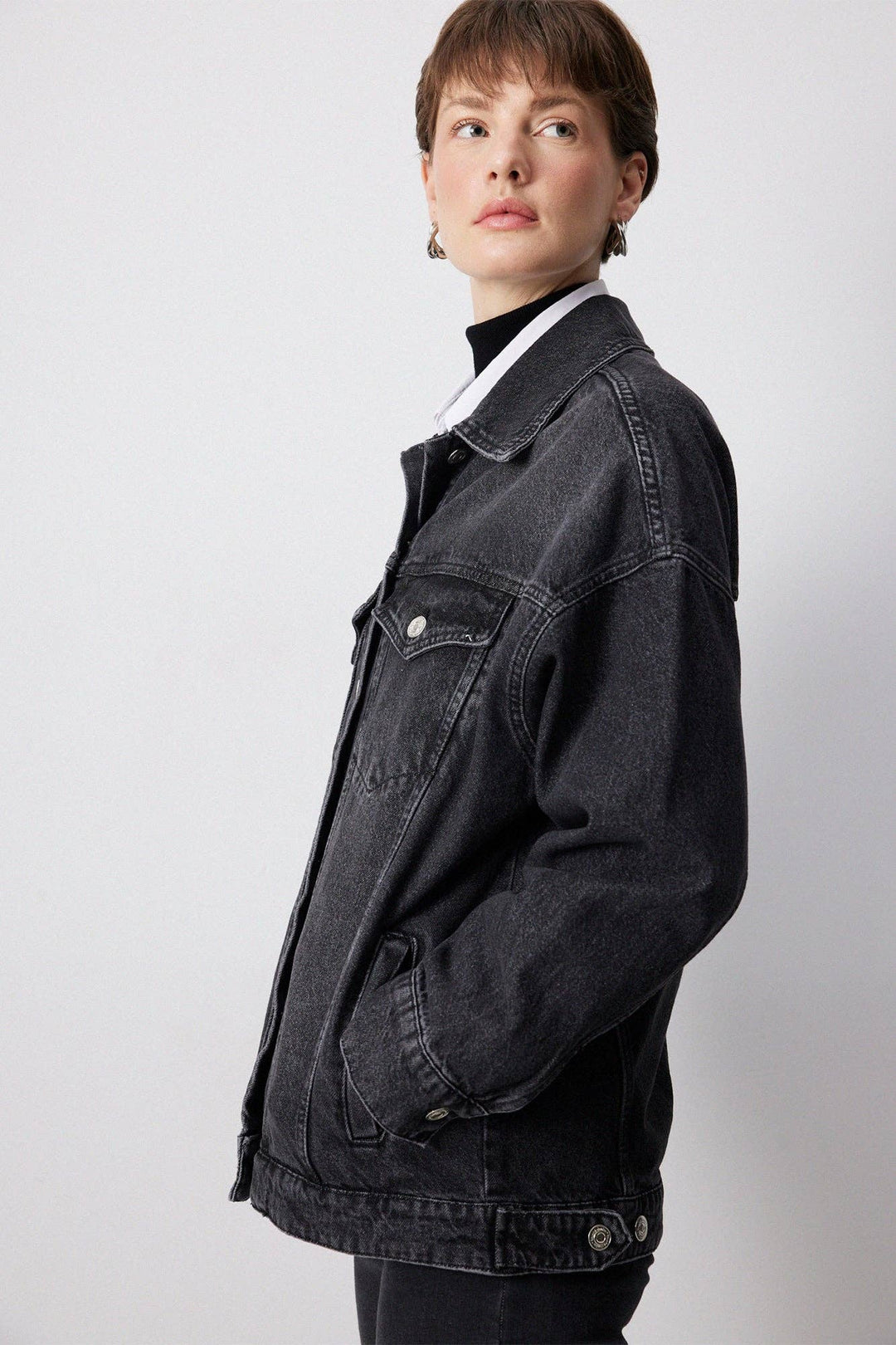 Classic Oversized Denim Jacket with Buttoned Pocket