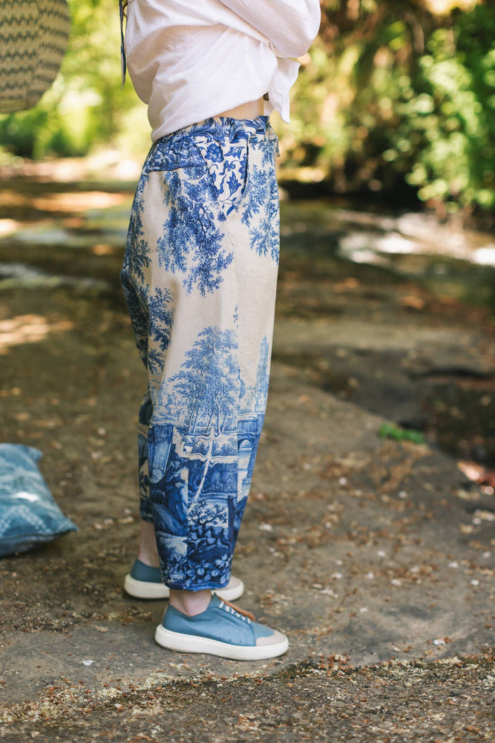 Let The Light In Linen Cropped Artist Pant Blue Delft Print