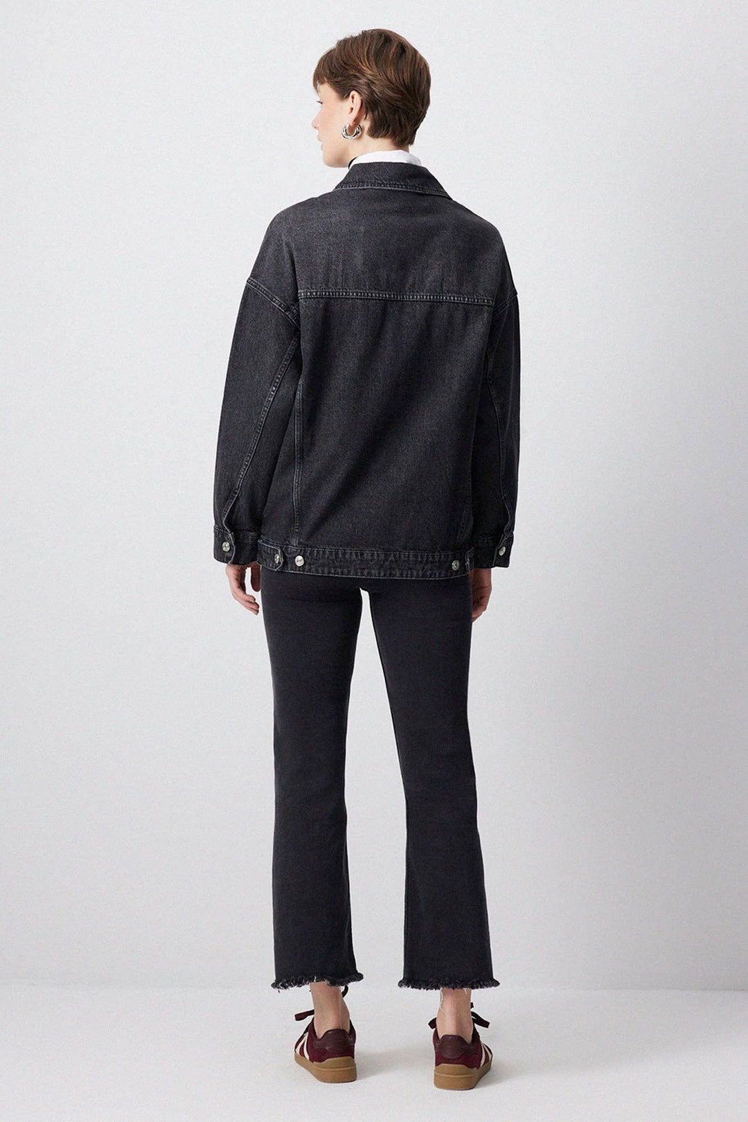 Classic Oversized Denim Jacket with Buttoned Pocket