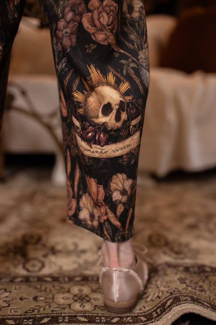 Momento Linen Crop Artist Pant w/ Floral Print & Skull