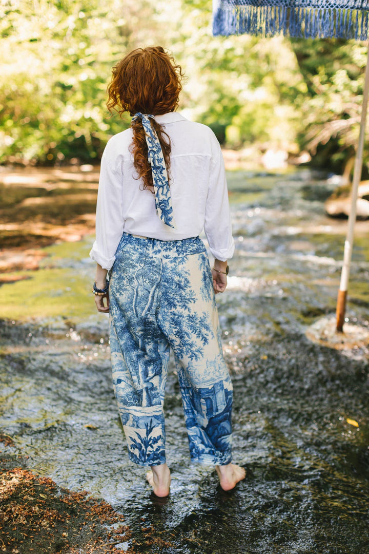 Let The Light In Linen Cropped Artist Pant Blue Delft Print