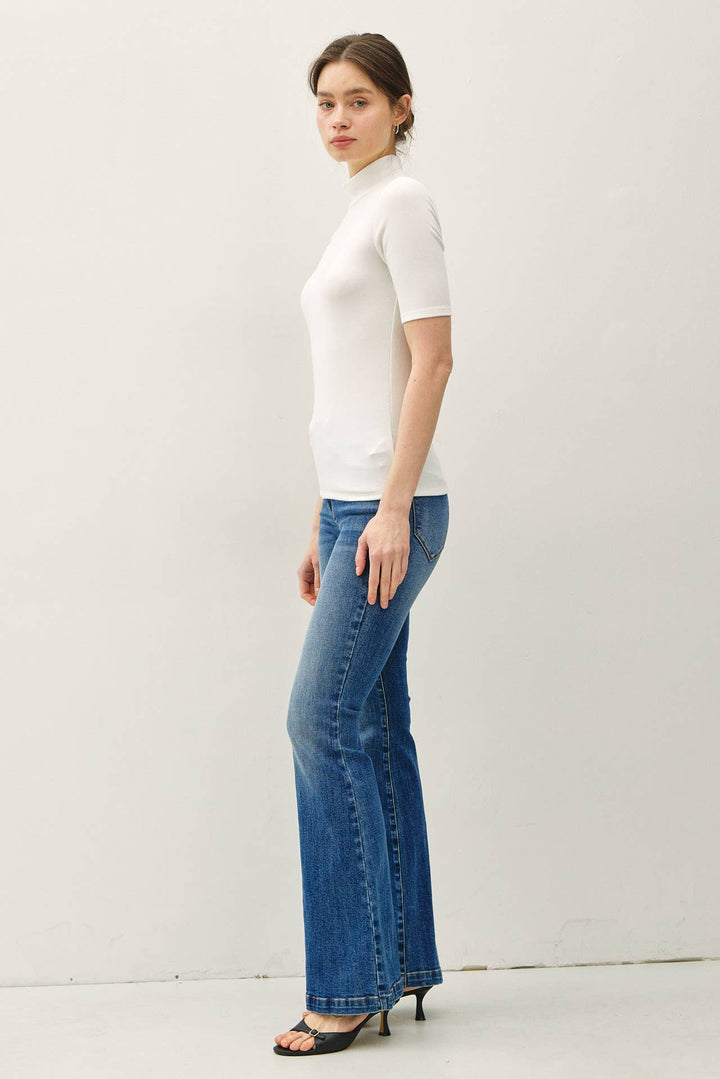 Short Sleeve Mockneck Knit Top