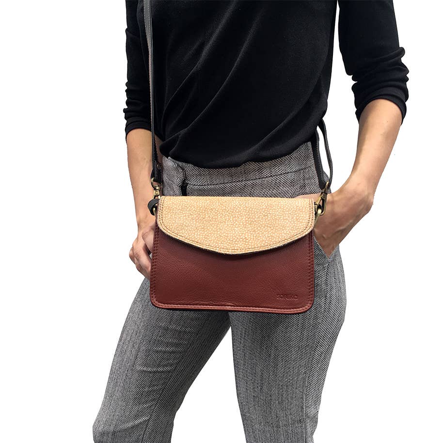 Beth Plain · Crossbody Bag