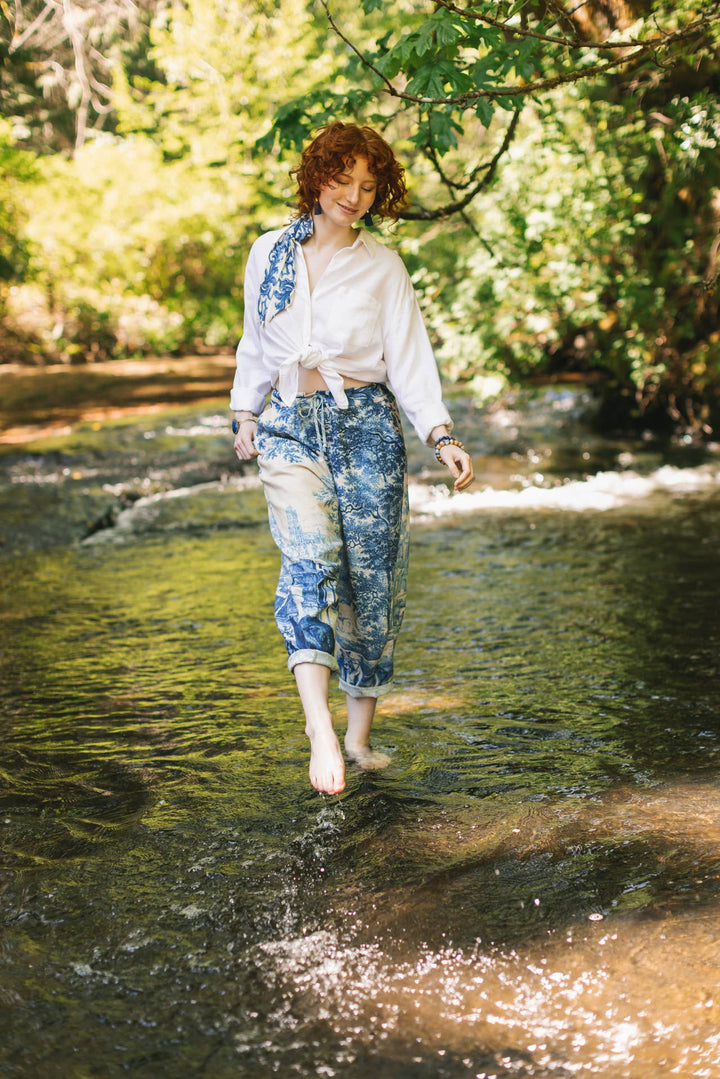 Let The Light In Linen Cropped Artist Pant Blue Delft Print