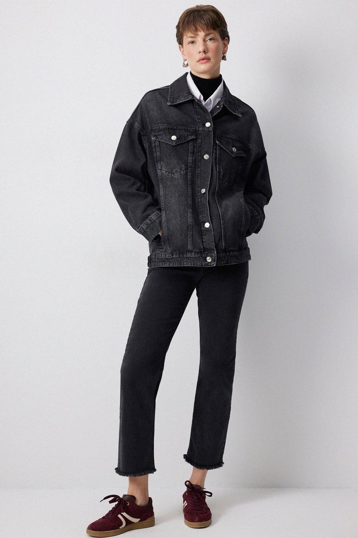 Classic Oversized Denim Jacket with Buttoned Pocket