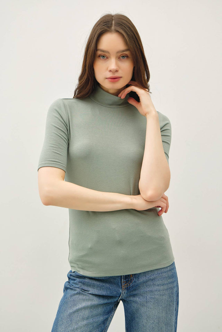 Short Sleeve Mockneck Knit Top
