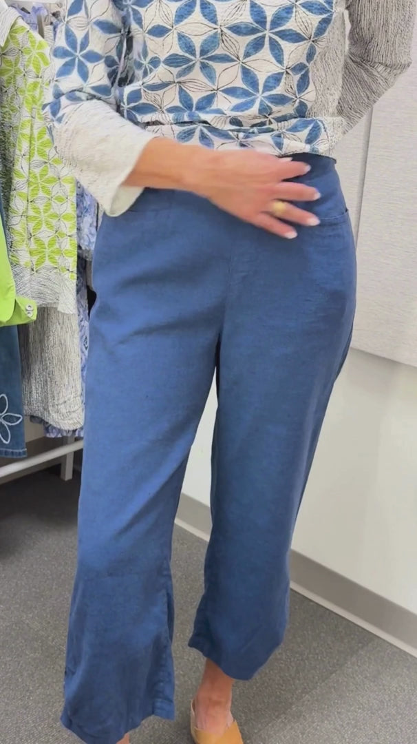 Linen Solid Pleat Button Capri