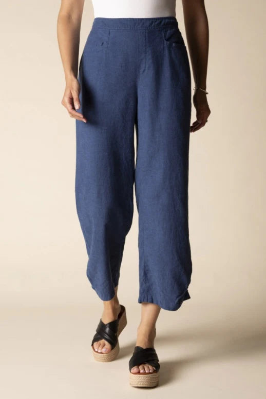 Linen Solid Pleat Button Capri