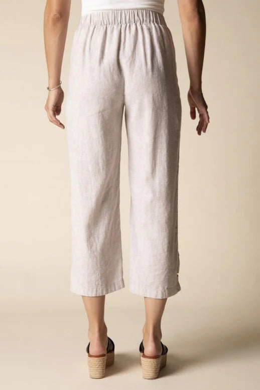 Linen Solid Pleat Button Capri